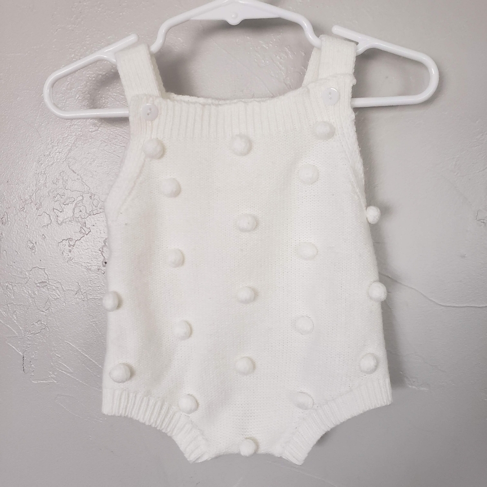 Baby Girl 70 cm White Knit Romper Pom Poms Sleeveless Button Strap Outfit 6-12